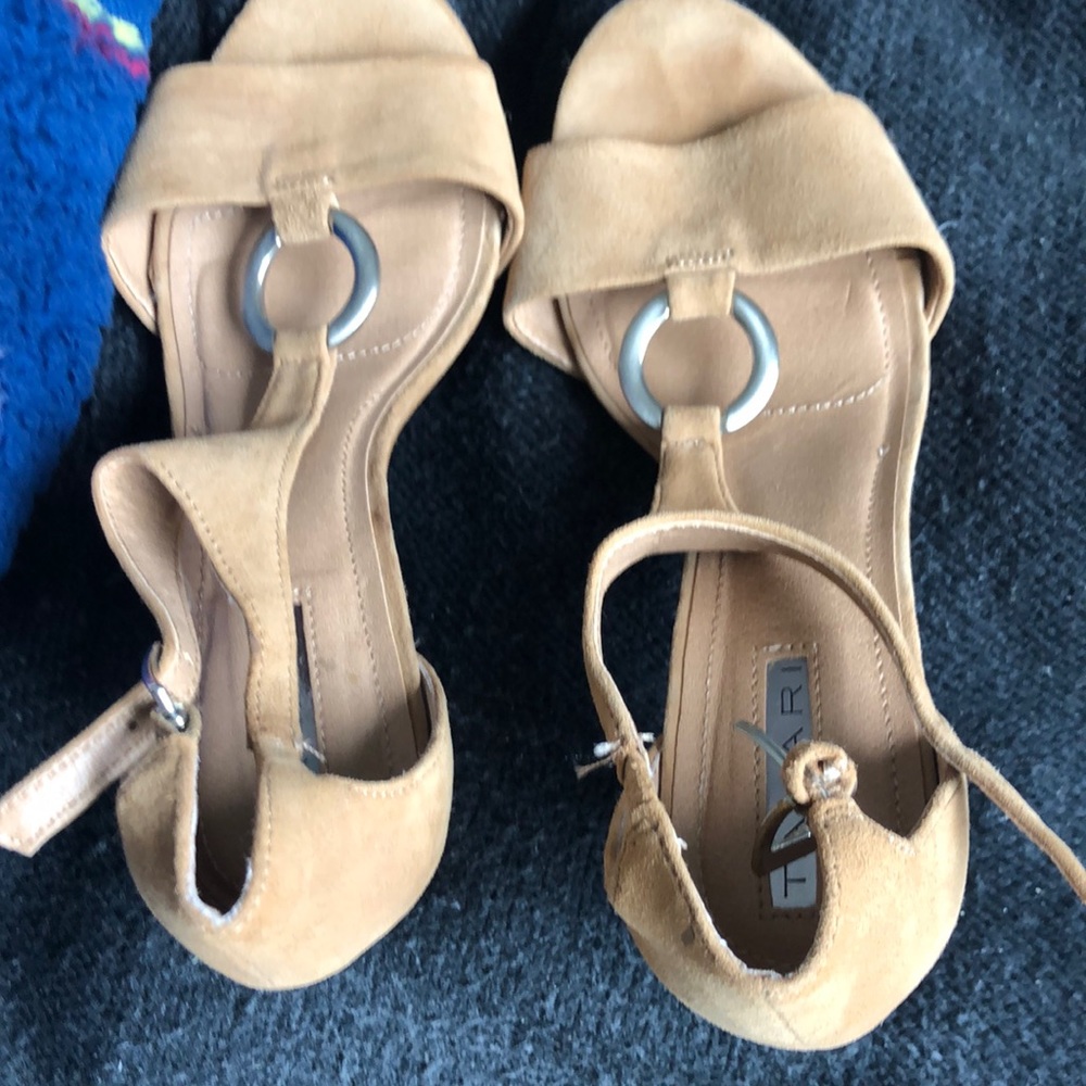 Elie taharie sandals size 7 1/2 excellent condition wore once
